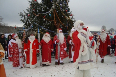 «Парад Дедов Морозов» в этно-культурном центре Мяммино
