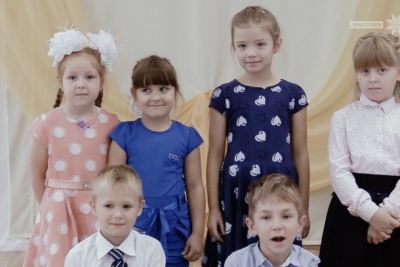 Дошколята поздравили лихославльских воспитателей с праздником