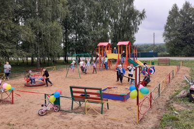 В деревне Кава открылась новая детская площадка
