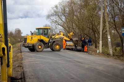 В Лихославле продолжается ремонт дороги по улице Октябрьская