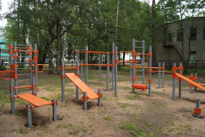 На территории Лихославльской средней школы № 1 установлены две спортивные площадки