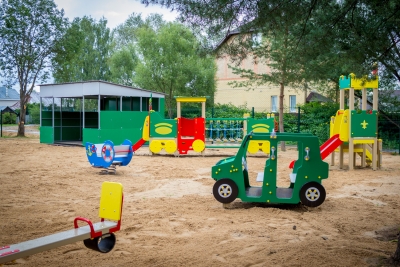 В детском саду «Улыбка» появилась новая игровая площадка и новое ограждение